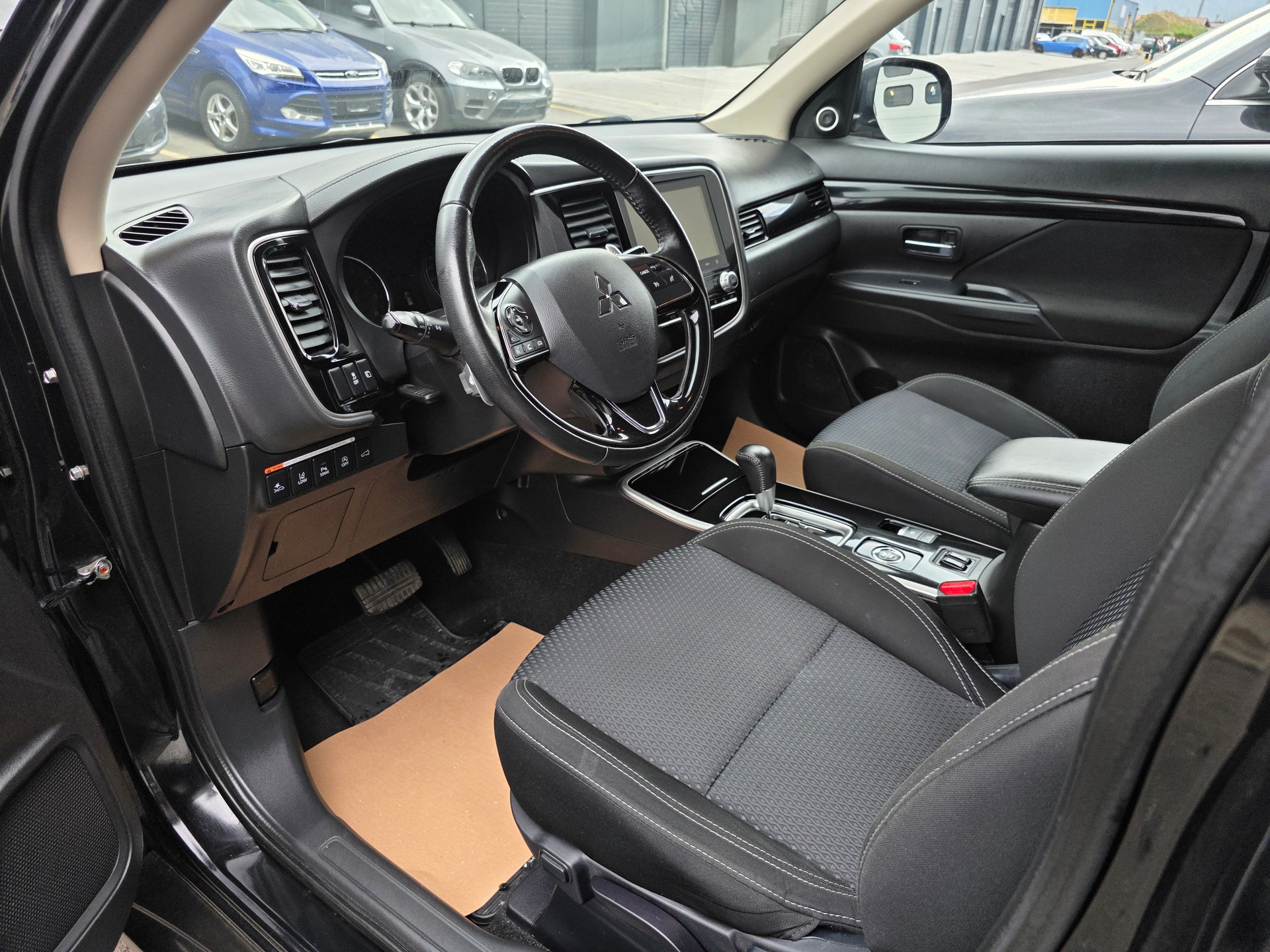 MITSUBISHI Outlander 2.0 Style 4WD CVT-image-6