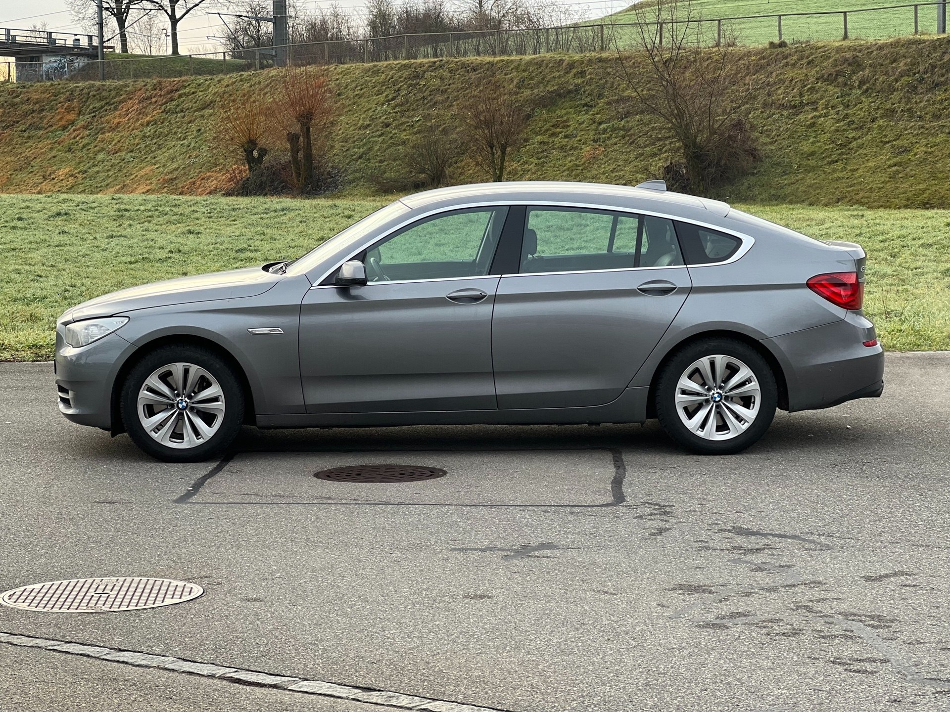 BMW 530d GT Steptronic-showroom-element-1