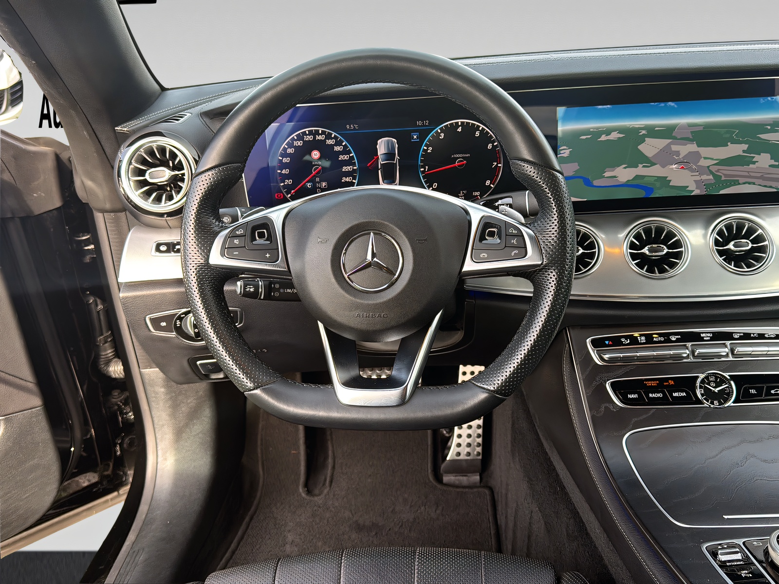 MERCEDES-BENZ E 300 Cabriolet AMG Line 9G-Tronic-image-13