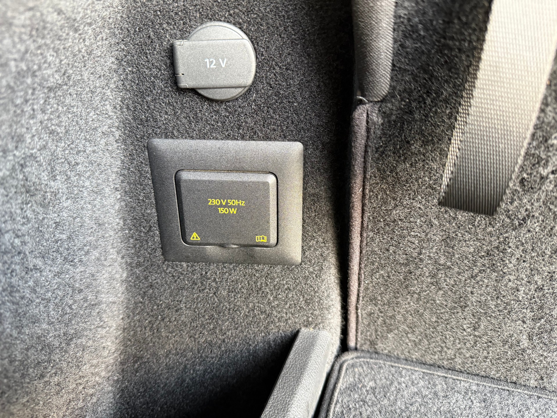 VW Touran 2.0 TDI SCR Highline DSG-image-8