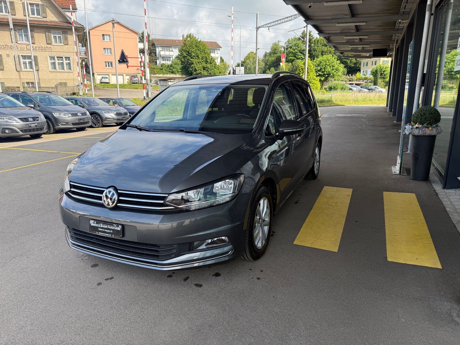 VW Touran 2.0 TDI SCR Highline DSG-image-2