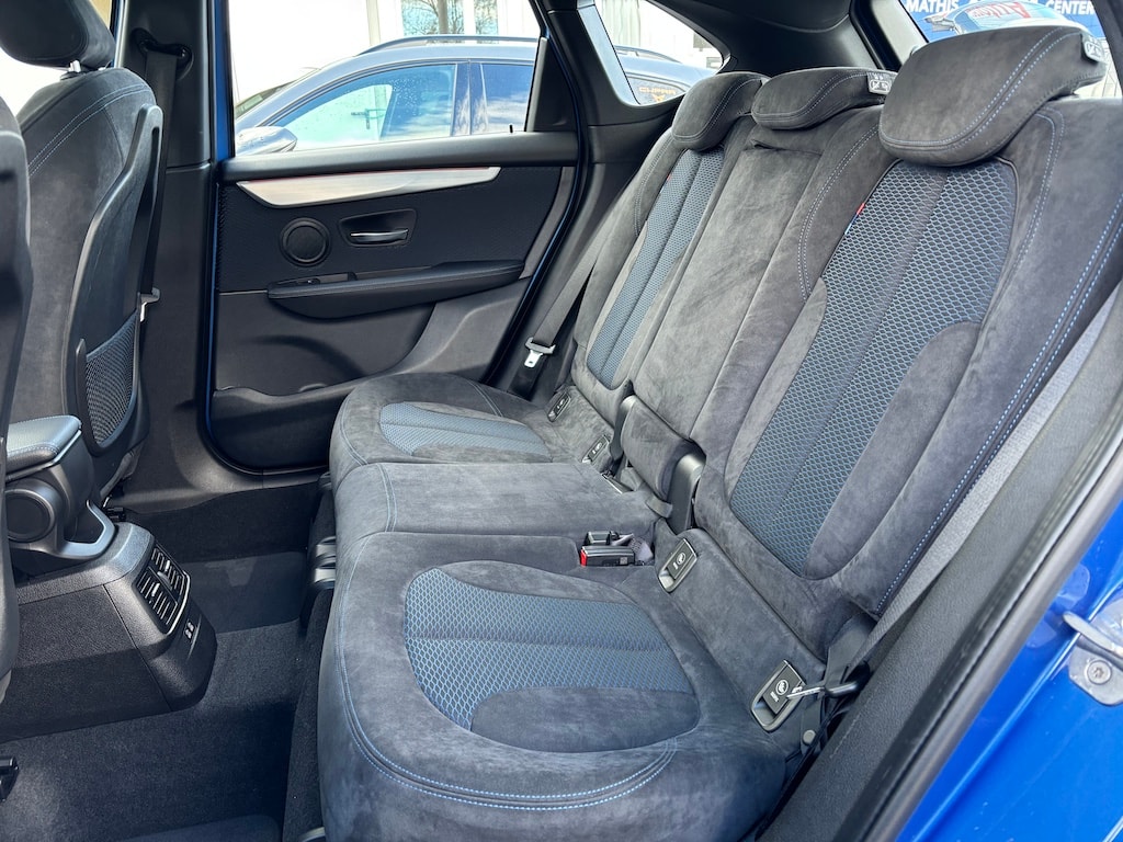 BMW 220i Active Tourer DKG M Sport-image-13