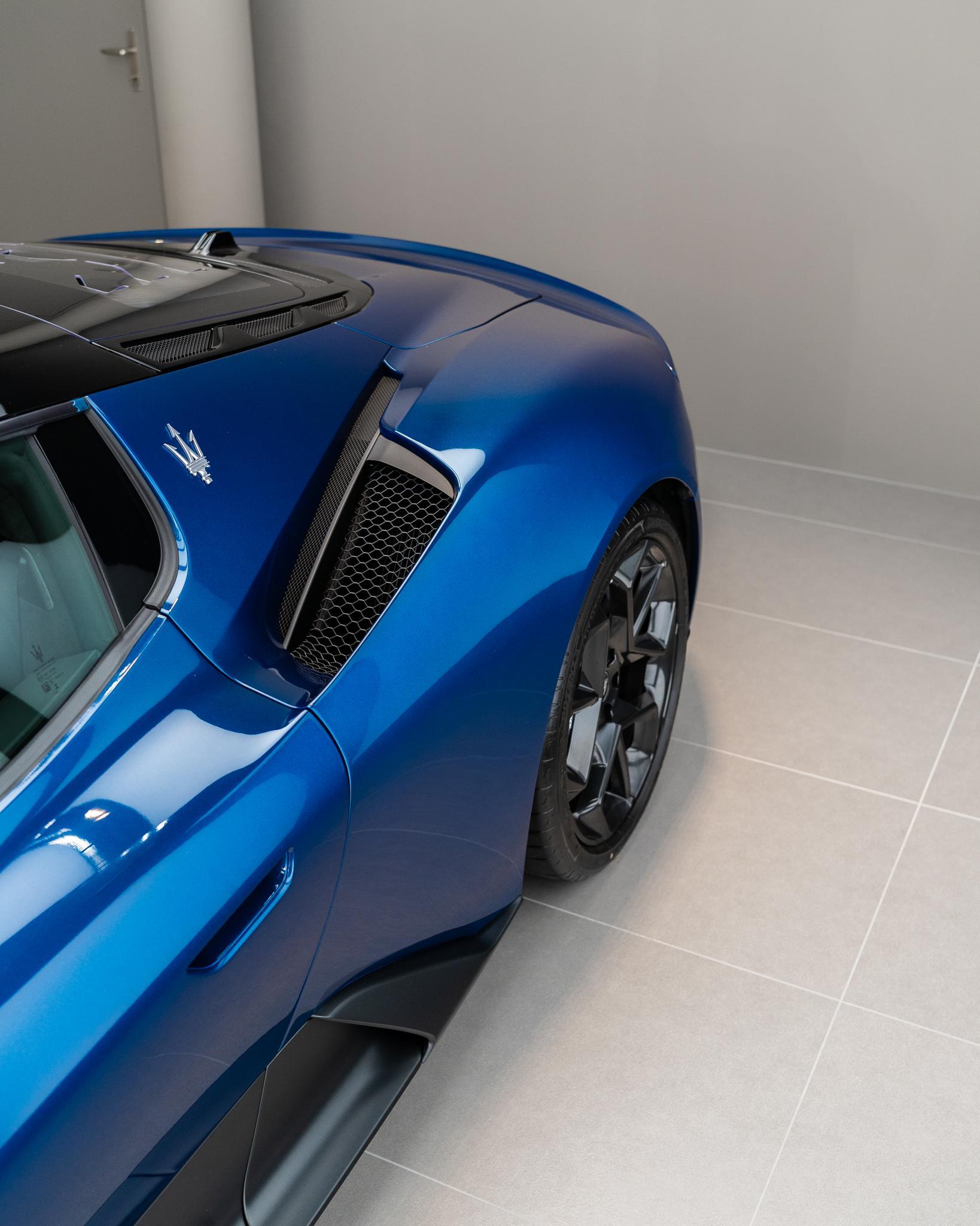 MASERATI MC20 - Blu Victory FUORISERIE-image-4