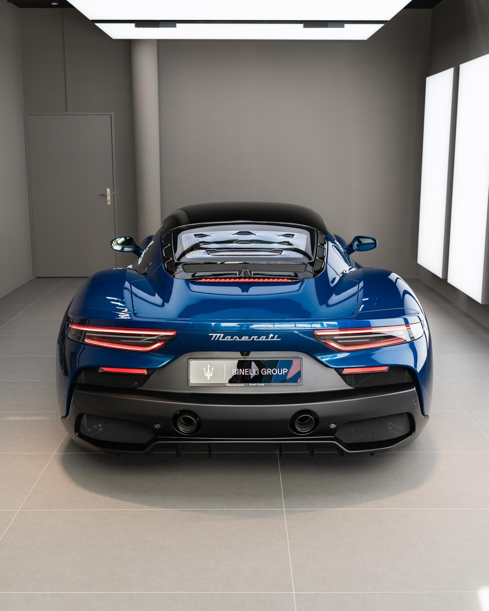 MASERATI MC20-showroom-element-3