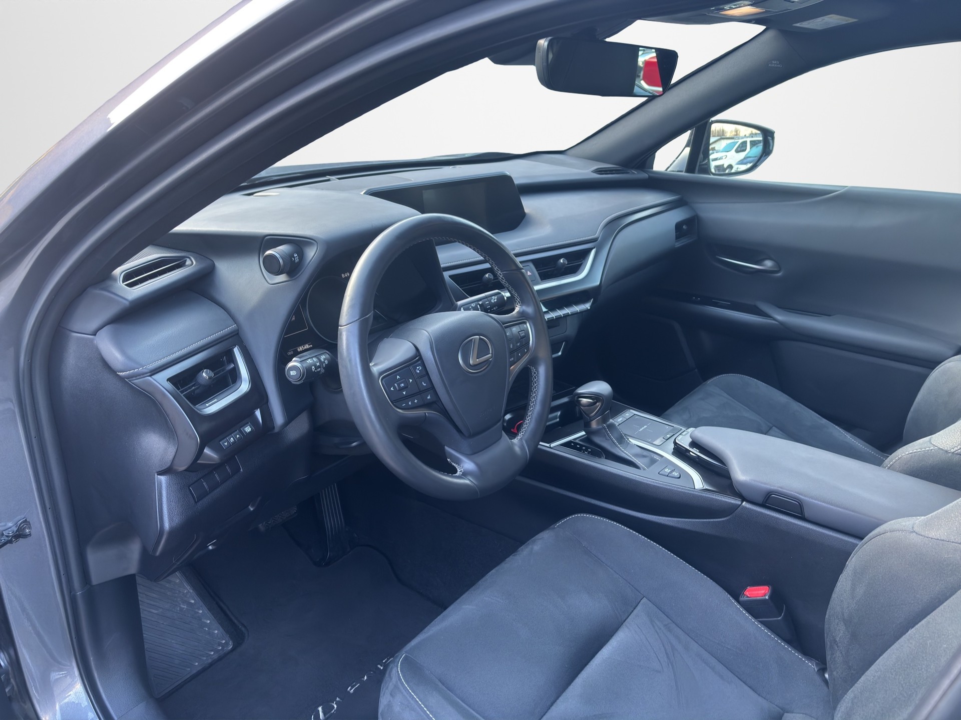LEXUS UX 250h Attraction AWD Automatic-image-8
