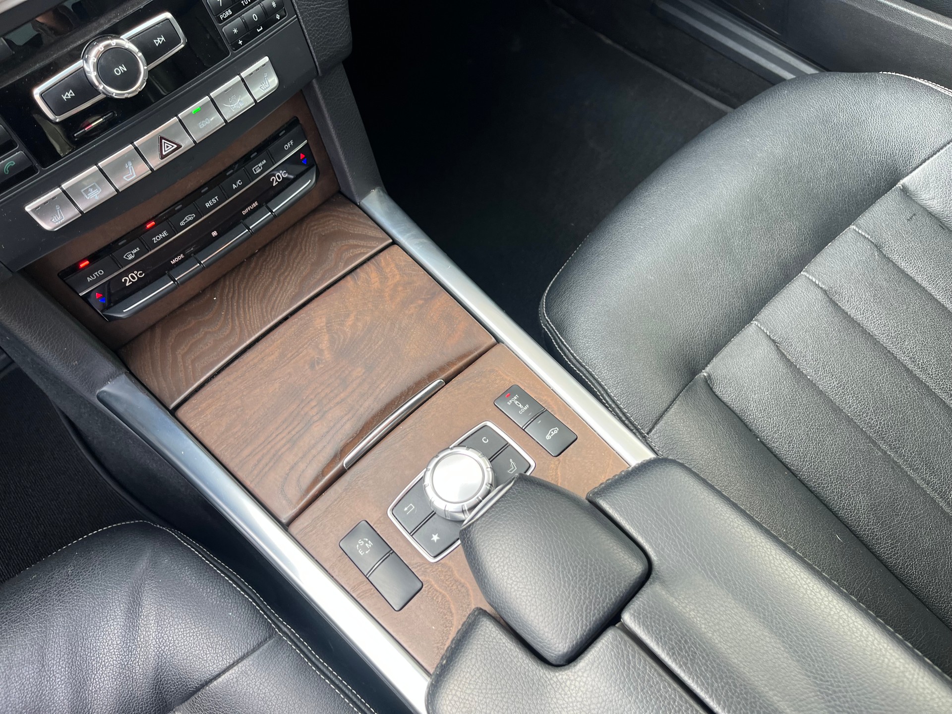 MERCEDES-BENZ E 500 Avantgarde 4Matic 7G-Tronic-image-19