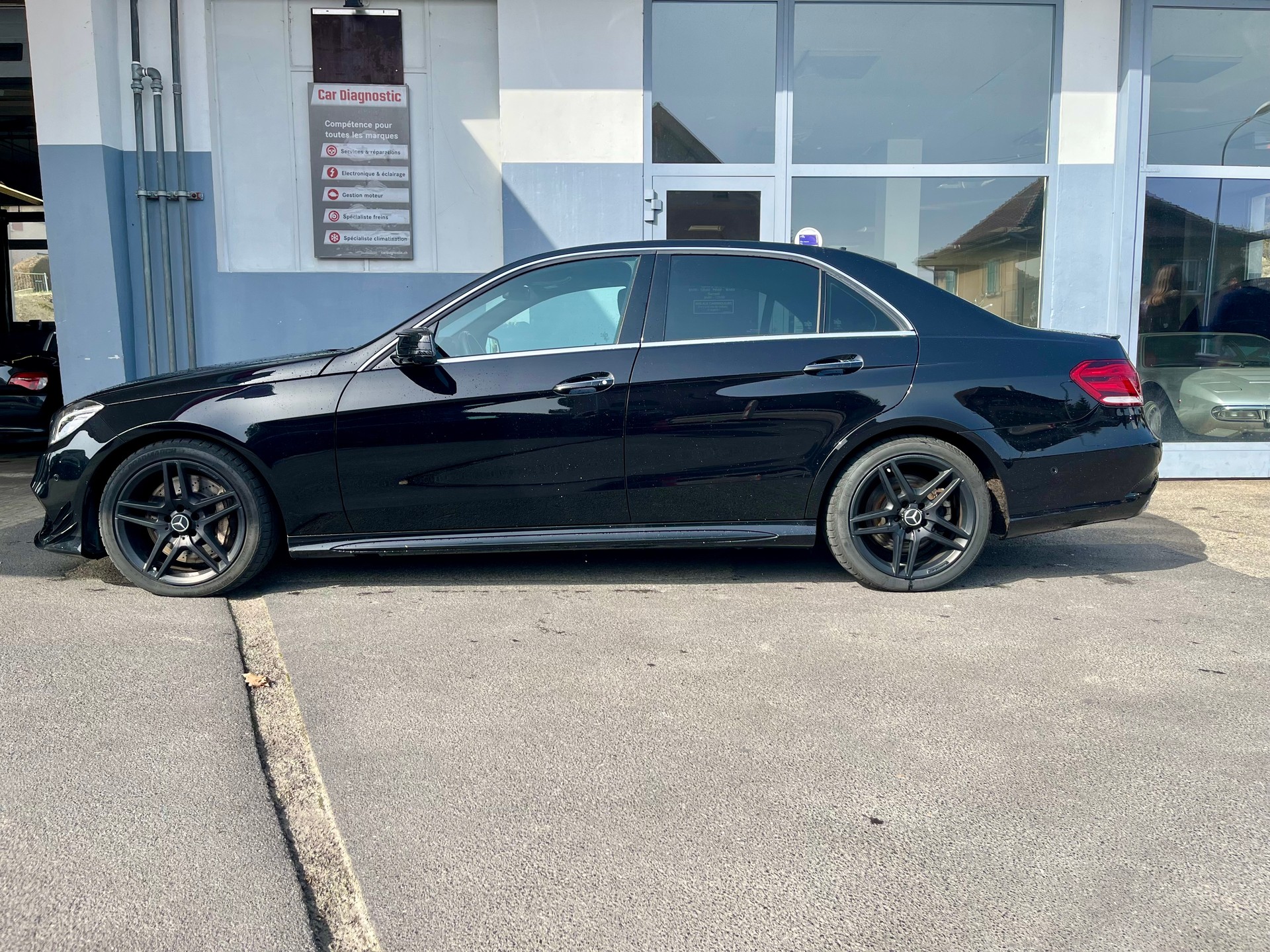 MERCEDES-BENZ E 500 Avantgarde 4Matic 7G-Tronic-showroom-element-1