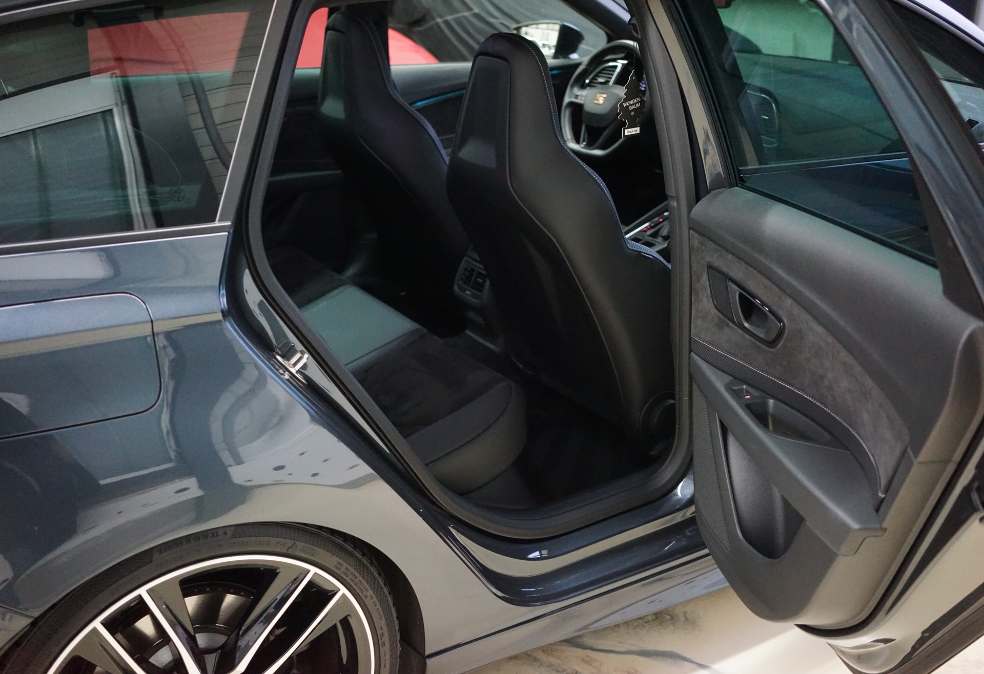 SEAT Leon ST 2.0 TSI Cupra 300 4 Drive DSG / Wolfpower 480Ps. & 580Nm-image-30