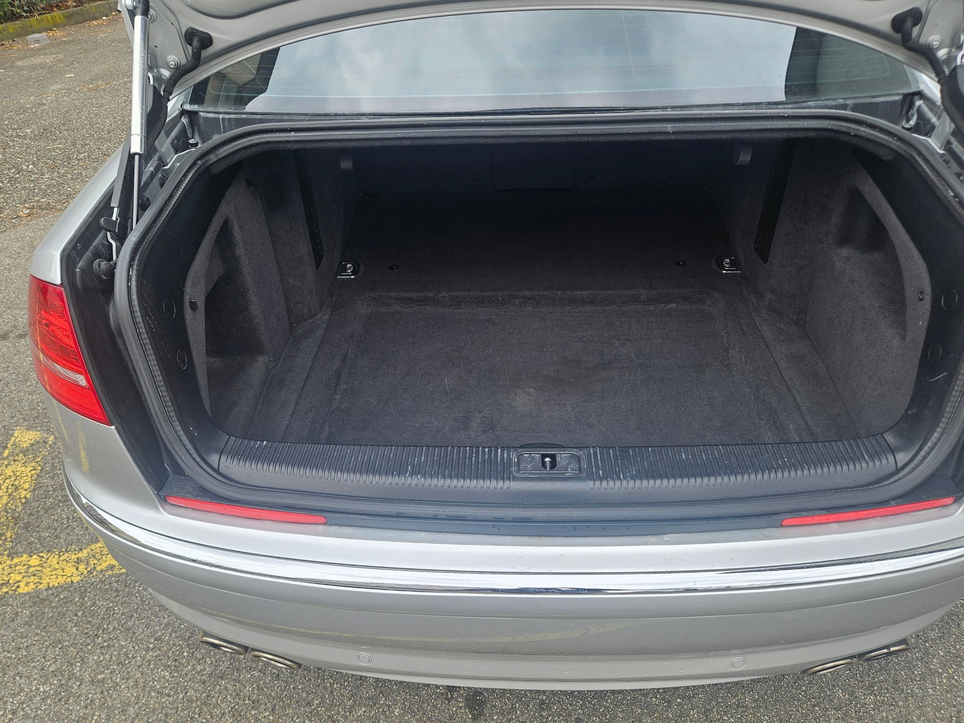 AUDI S8 5.2 V10 quattro tiptronic-image-14