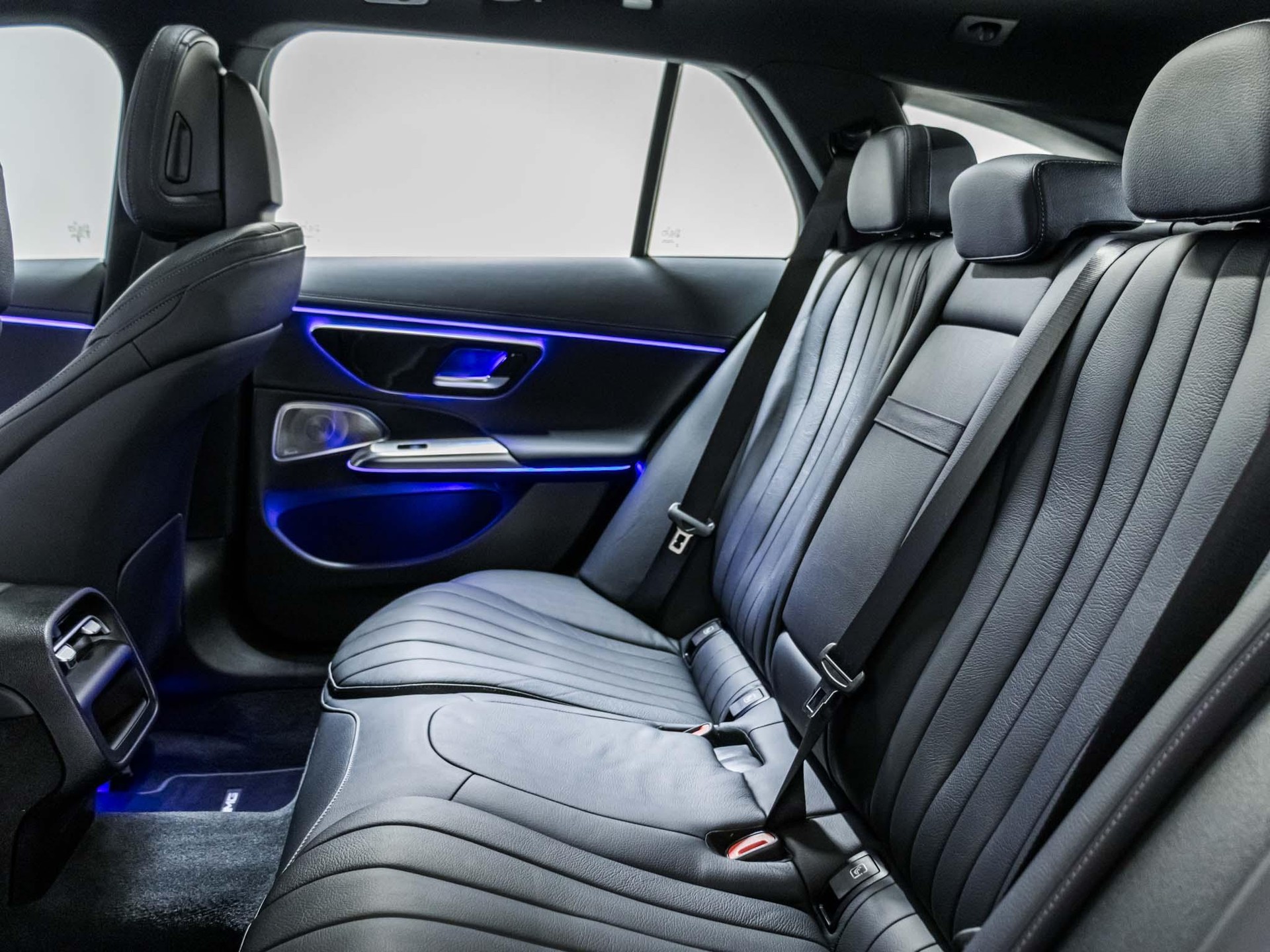 MERCEDES-BENZ E 220 d AMG Line 4matic Kombi-image-7