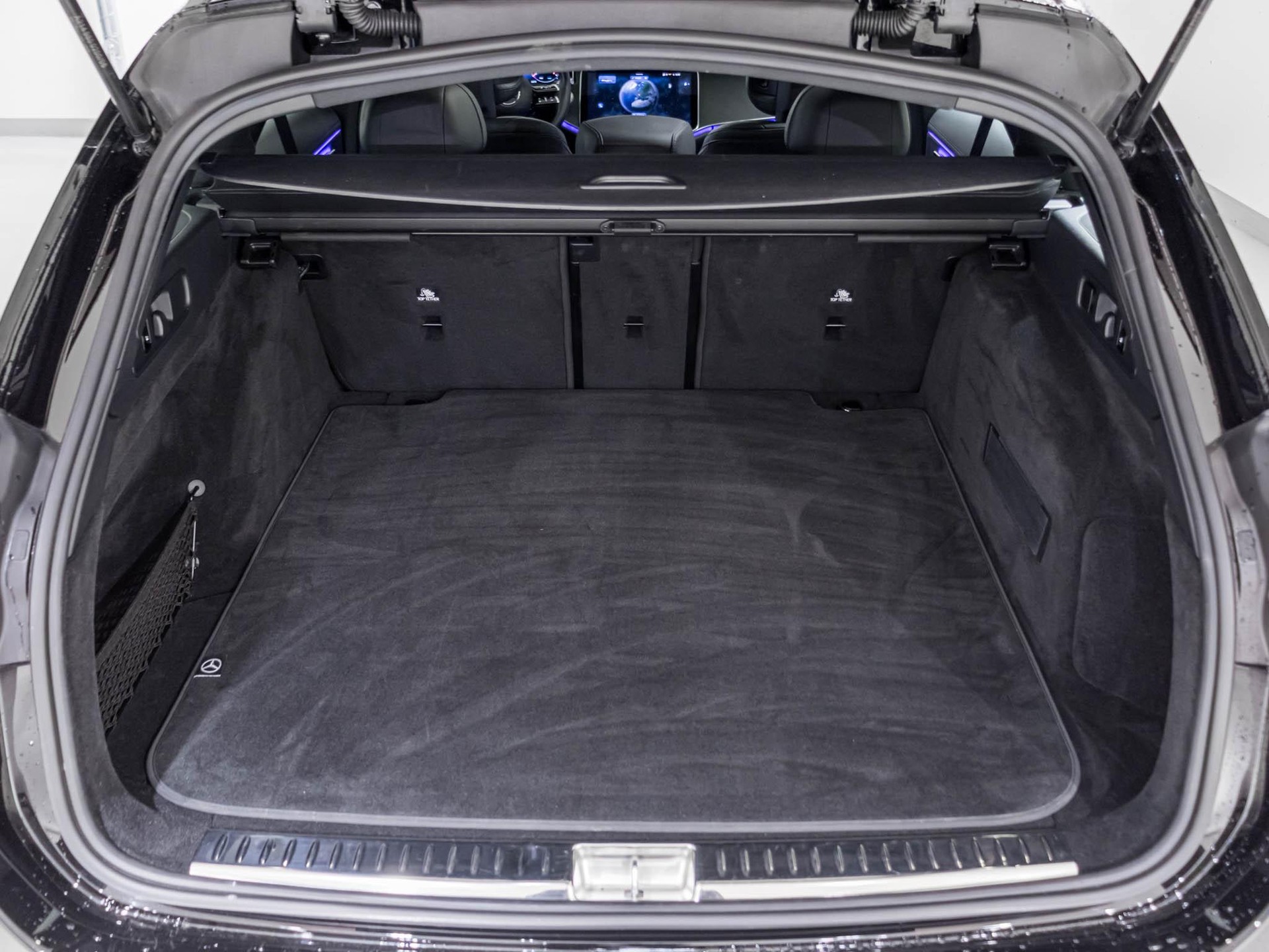 MERCEDES-BENZ E 220 d AMG Line 4matic Kombi-image-13