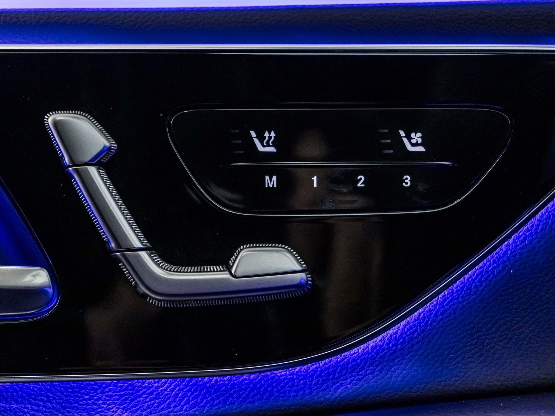 MERCEDES-BENZ E 220 d AMG Line 4matic Kombi-image-12