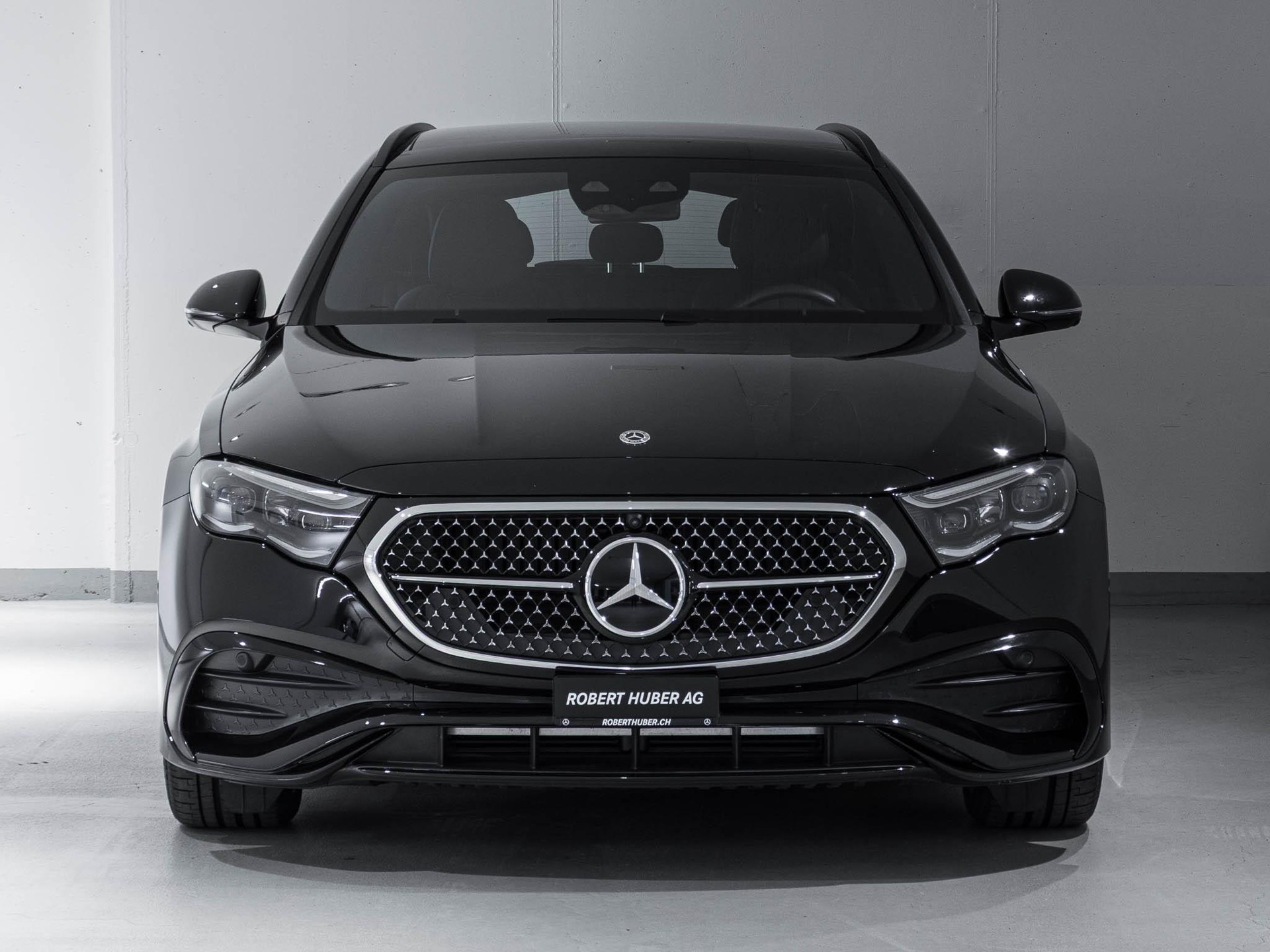 MERCEDES-BENZ E 220 d AMG Line 4matic Kombi-image-2