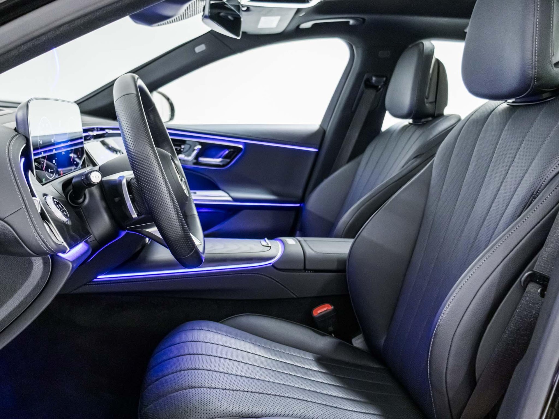 MERCEDES-BENZ E 220 d AMG Line 4matic Kombi-image-6