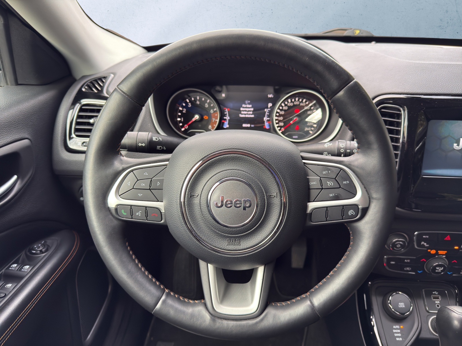 JEEP Compass 1.4 Turbo Freedom 4X4-image-7