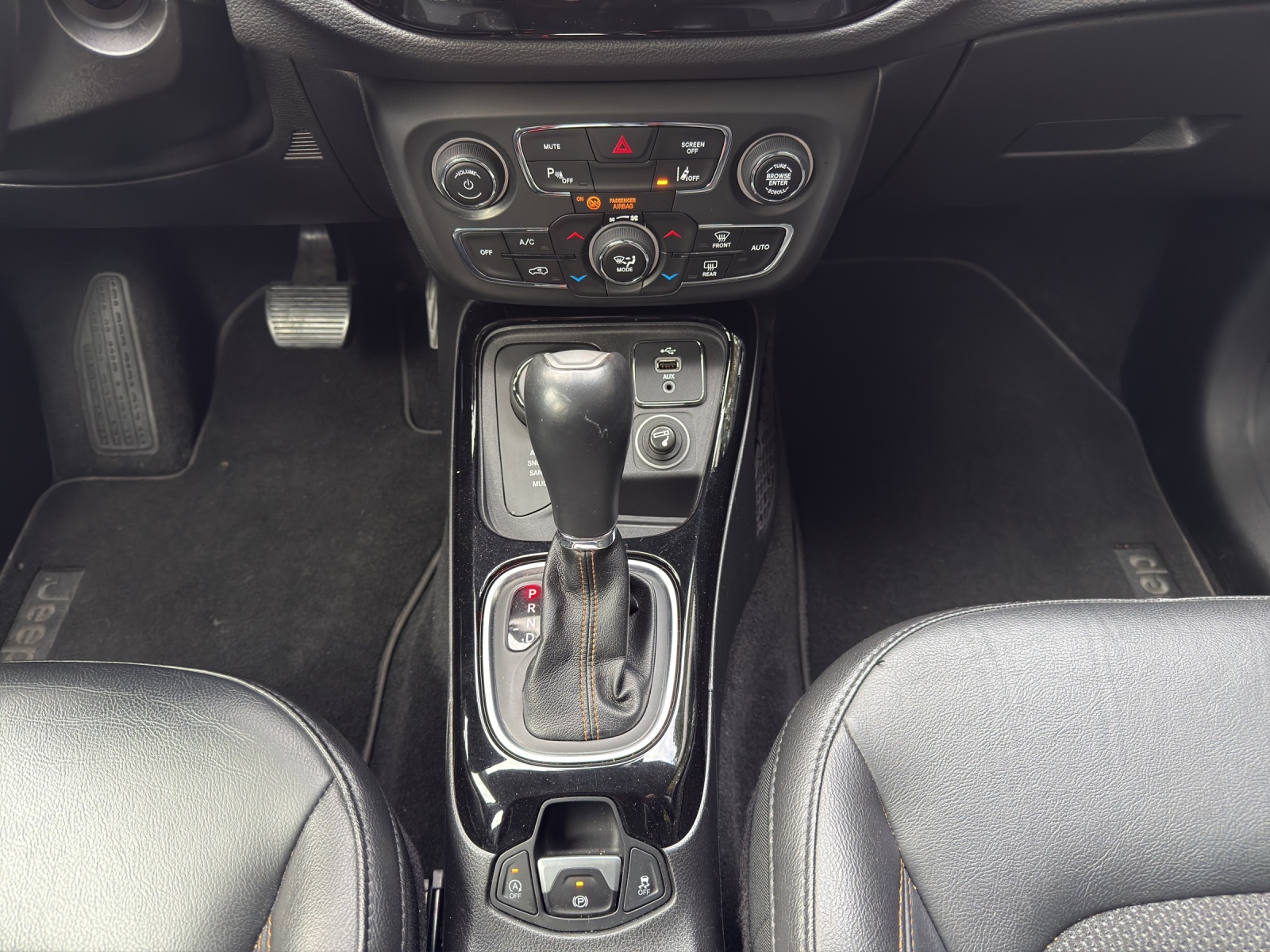 JEEP Compass 1.4 Turbo Freedom 4X4-image-10