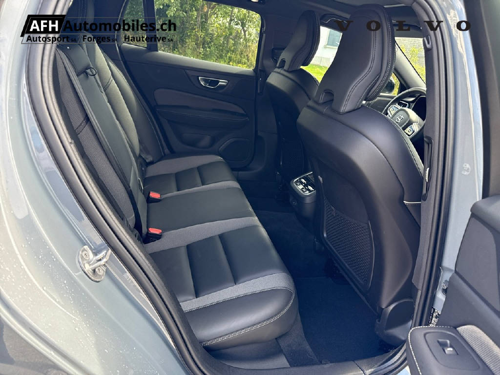 VOLVO V60 2.0 B5 Ultimate Dark AWD-image-10