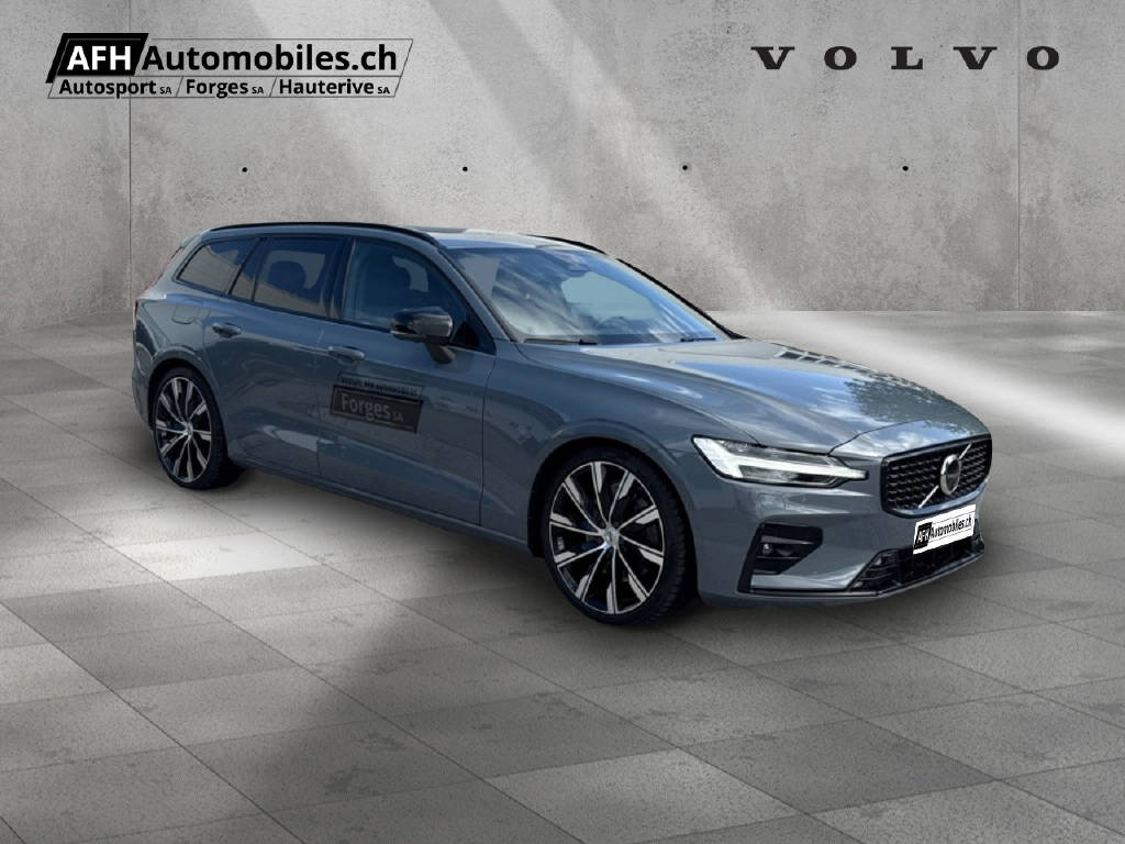 VOLVO V60 2.0 B5 Ultimate Dark AWD-showroom-element-3