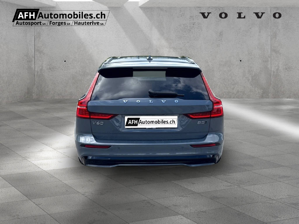 VOLVO V60 2.0 B5 Ultimate Dark AWD-image-6