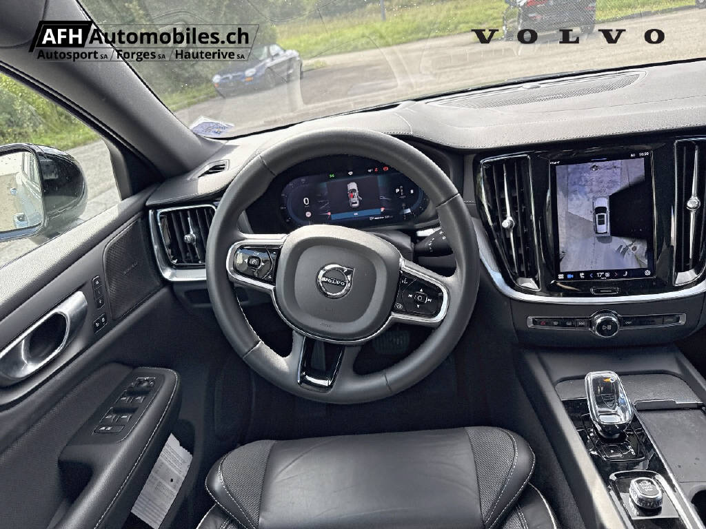 VOLVO V60 2.0 B5 Ultimate Dark AWD-image-15