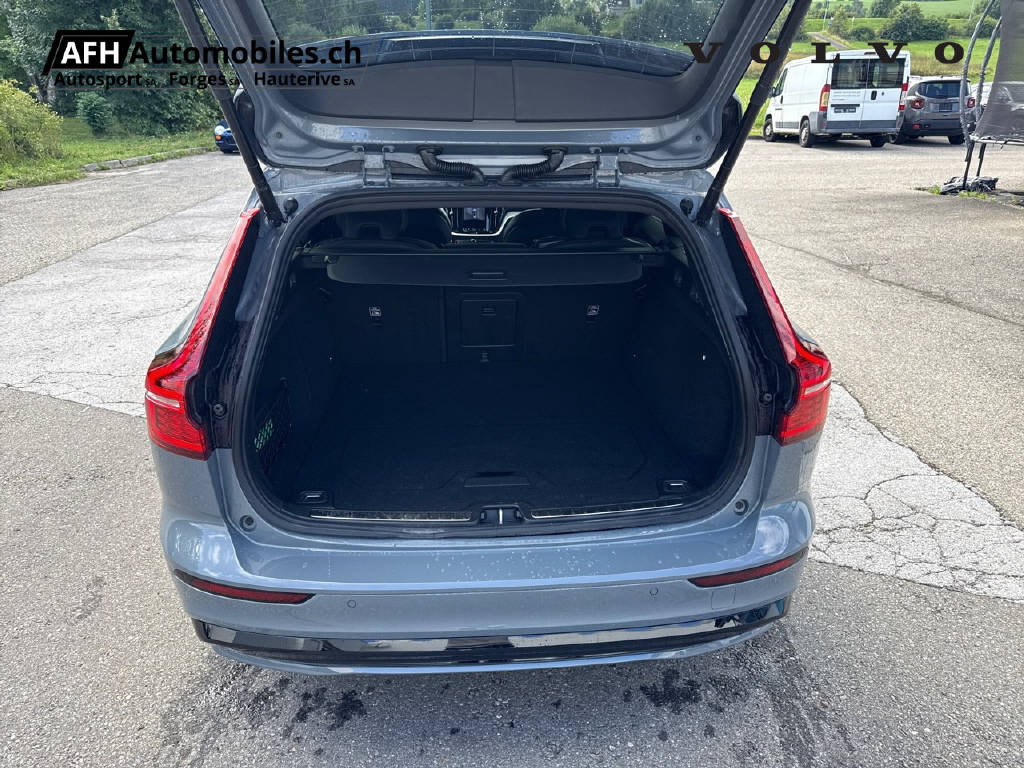 VOLVO V60 2.0 B5 Ultimate Dark AWD-image-8