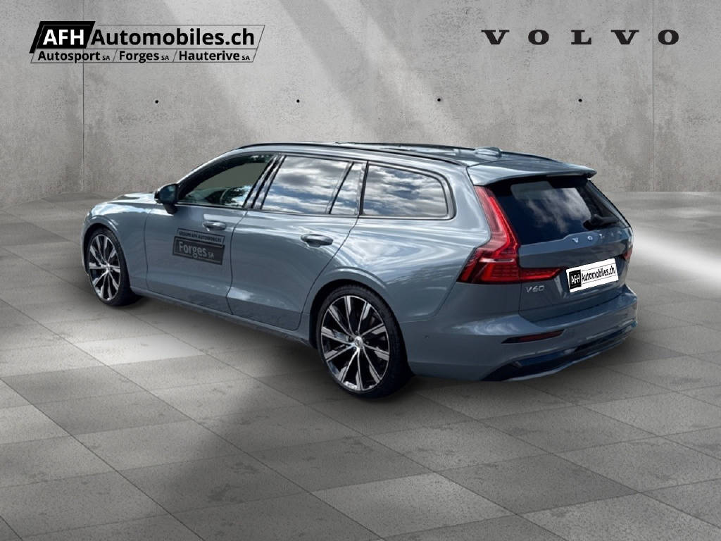 VOLVO V60 2.0 B5 Ultimate Dark AWD-image-7