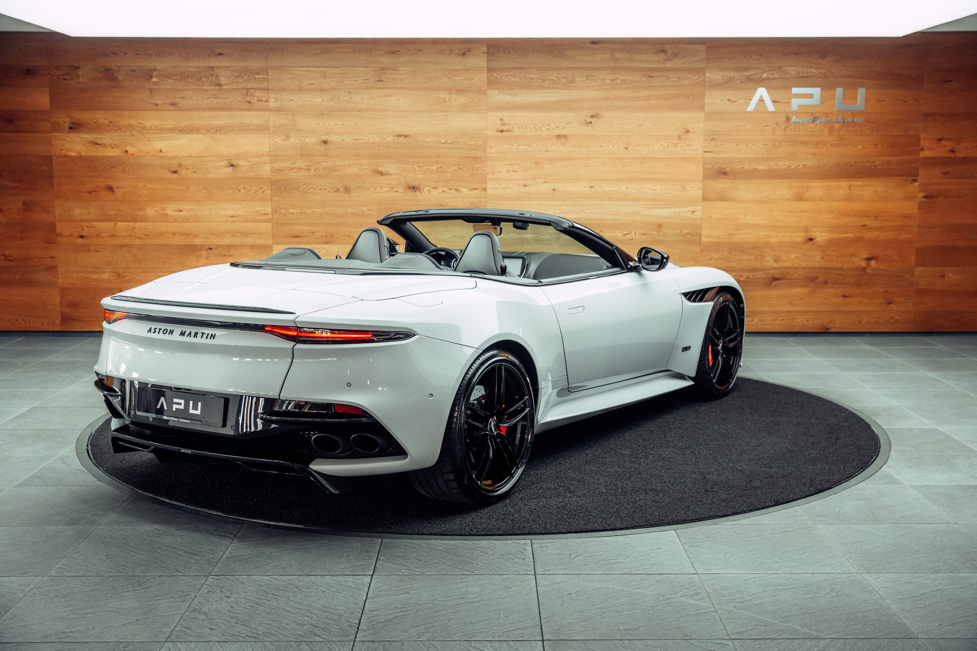 ASTON MARTIN DBS Superleggera Volante-showroom-element-2