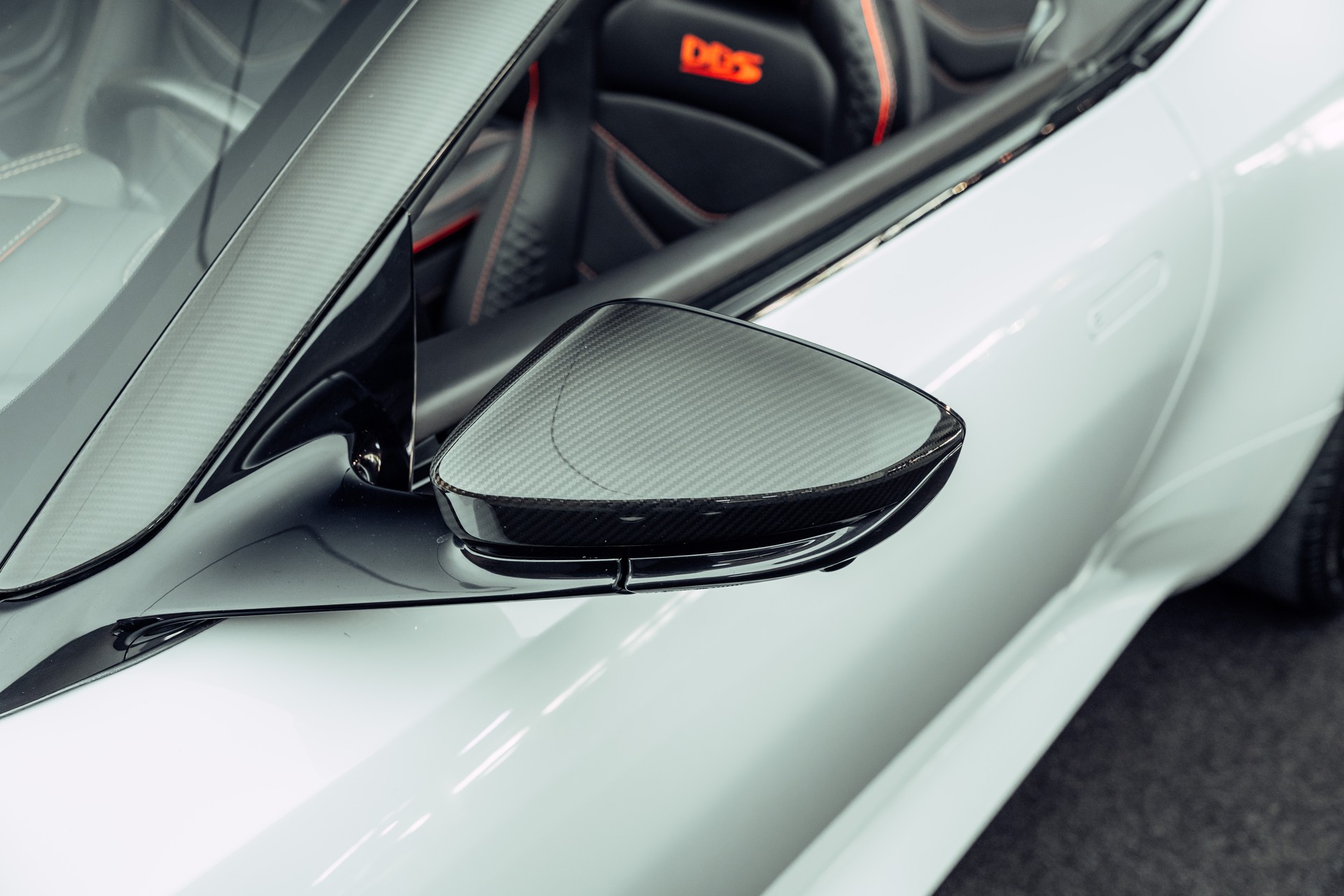 ASTON MARTIN DBS Superleggera Volante-image-16