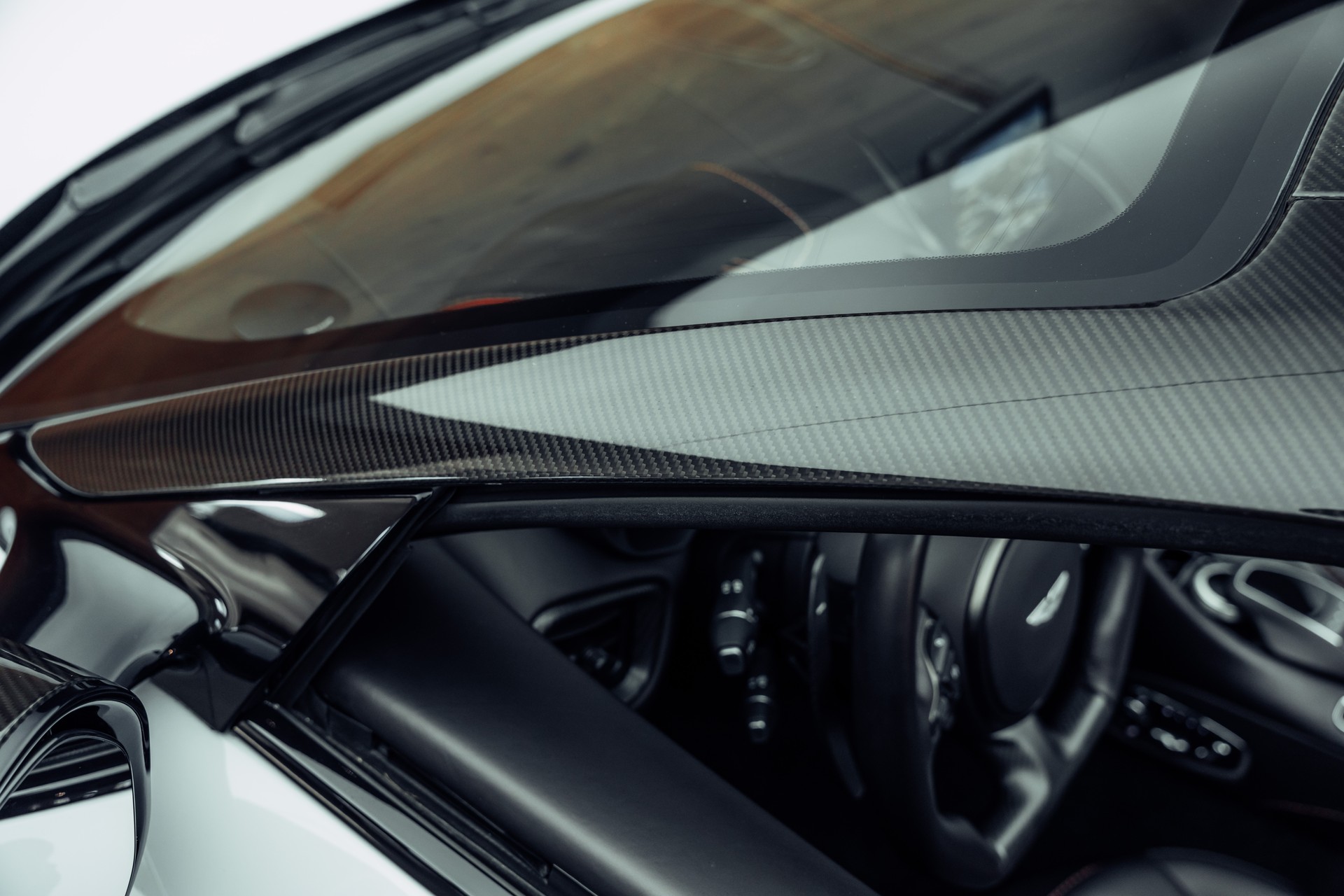 ASTON MARTIN DBS Superleggera Volante-image-22