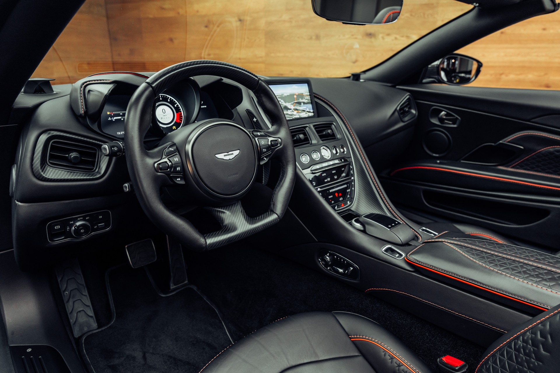 ASTON MARTIN DBS Superleggera Volante-image-5