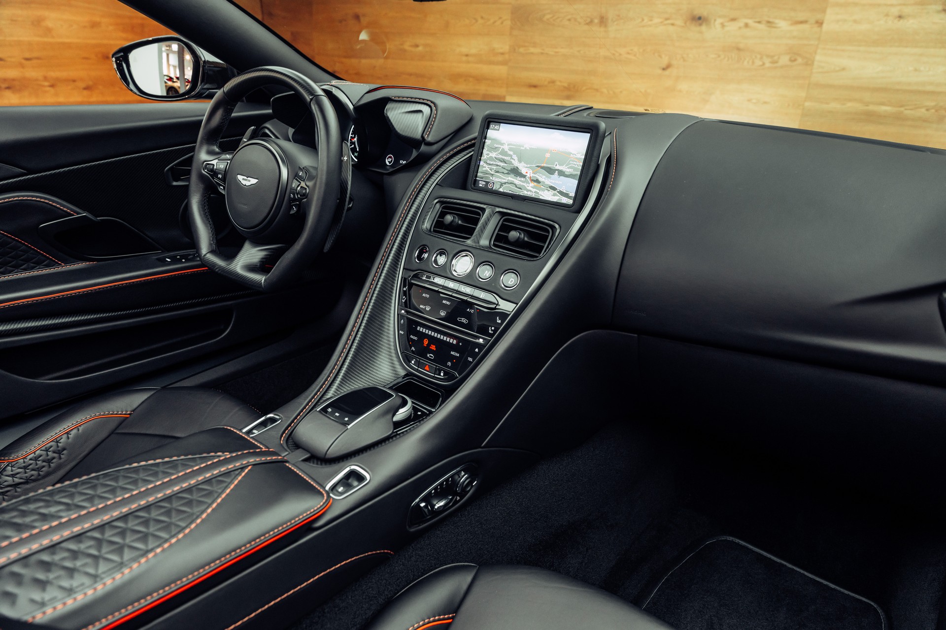 ASTON MARTIN DBS Superleggera Volante-image-18