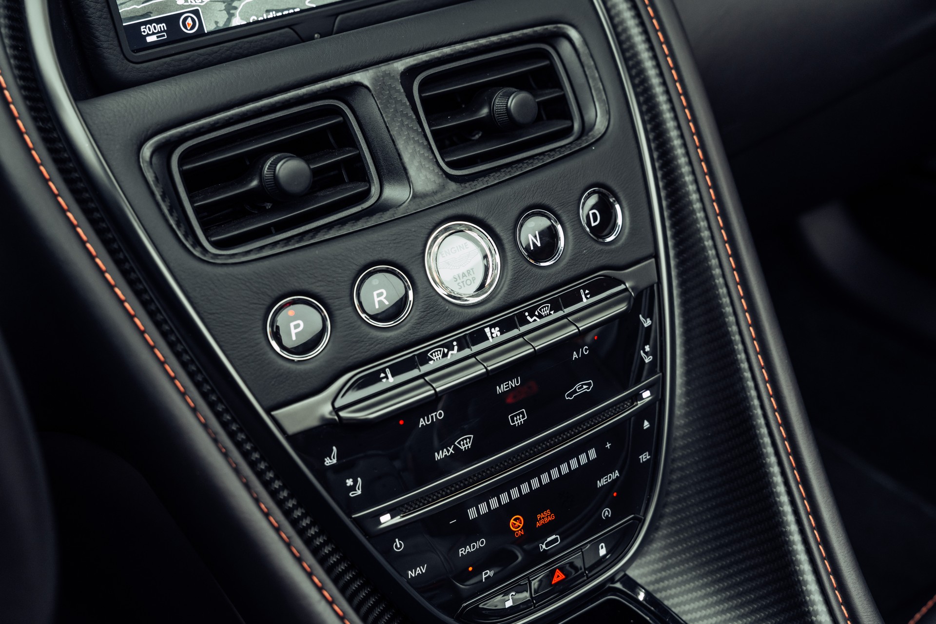 ASTON MARTIN DBS Superleggera Volante-image-12