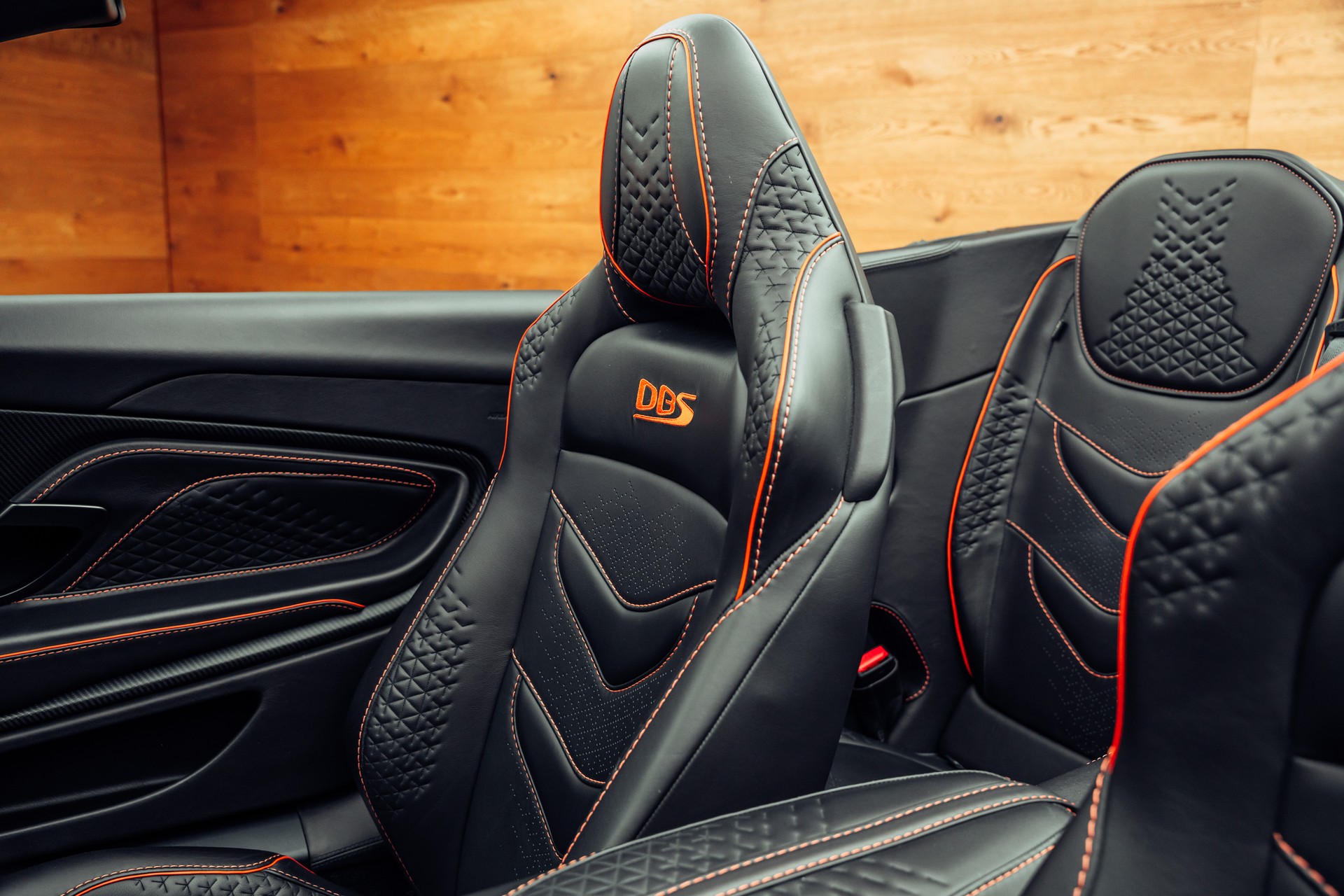 ASTON MARTIN DBS Superleggera Volante-image-11