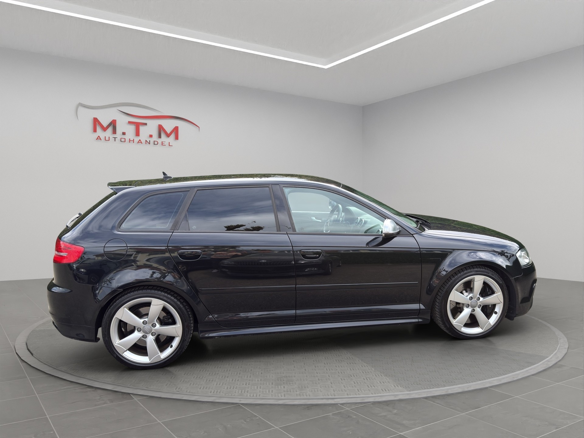 AUDI RS3 Sportback 2.5 TFSI quattro S-tronic-image-12