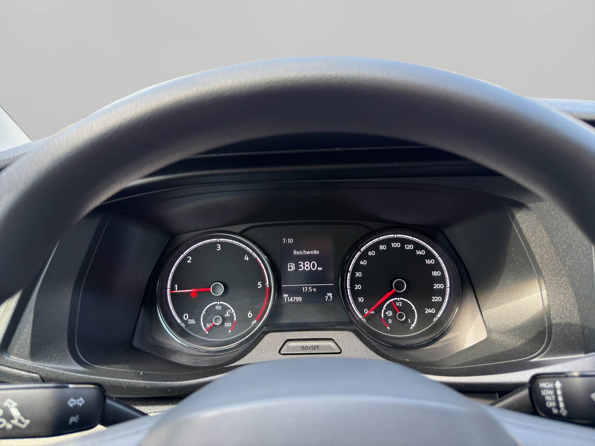 VW T6.1 2.0 TDI Entry-image-13