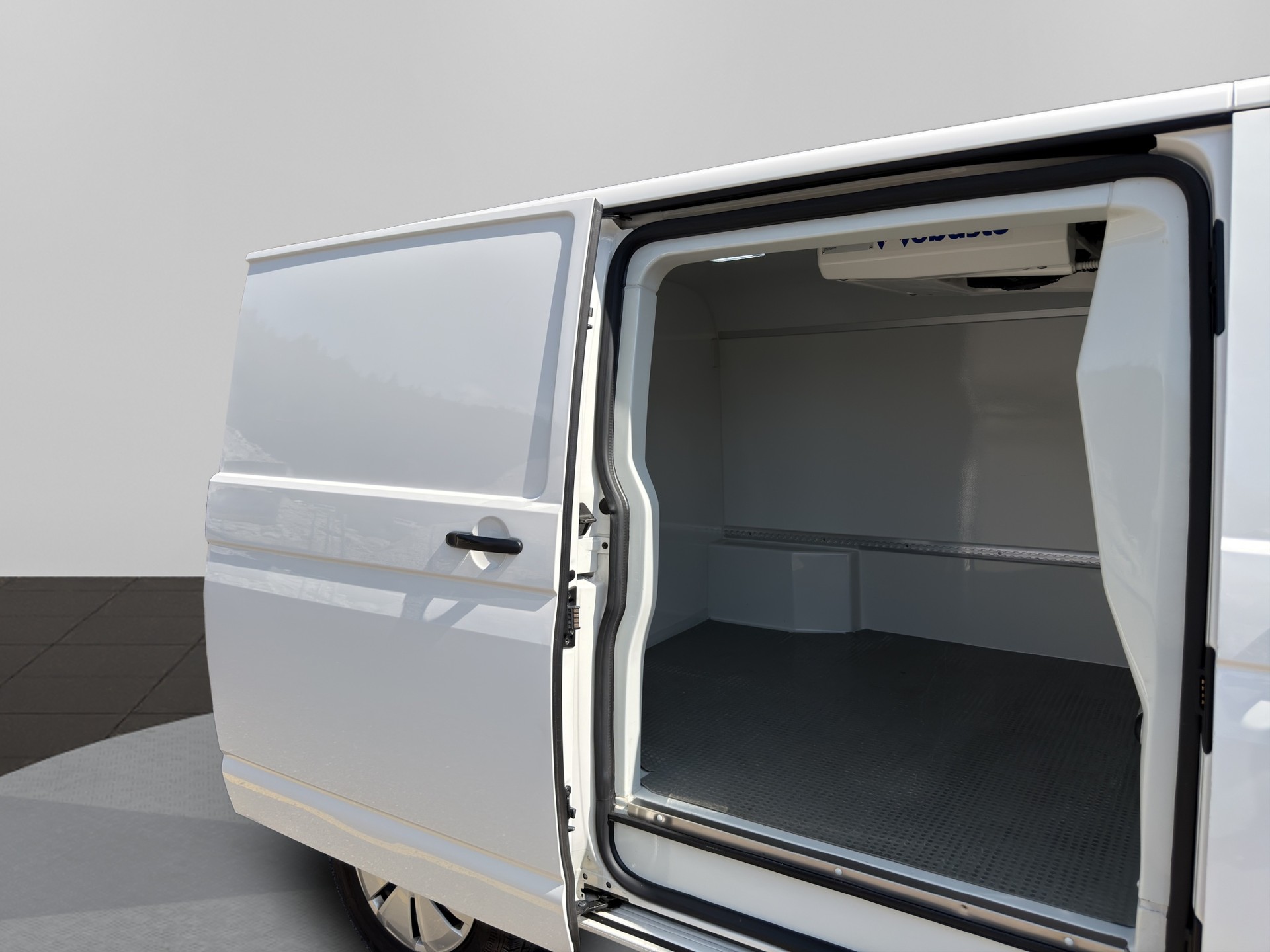 VW T6.1 2.0 TDI Entry-image-9