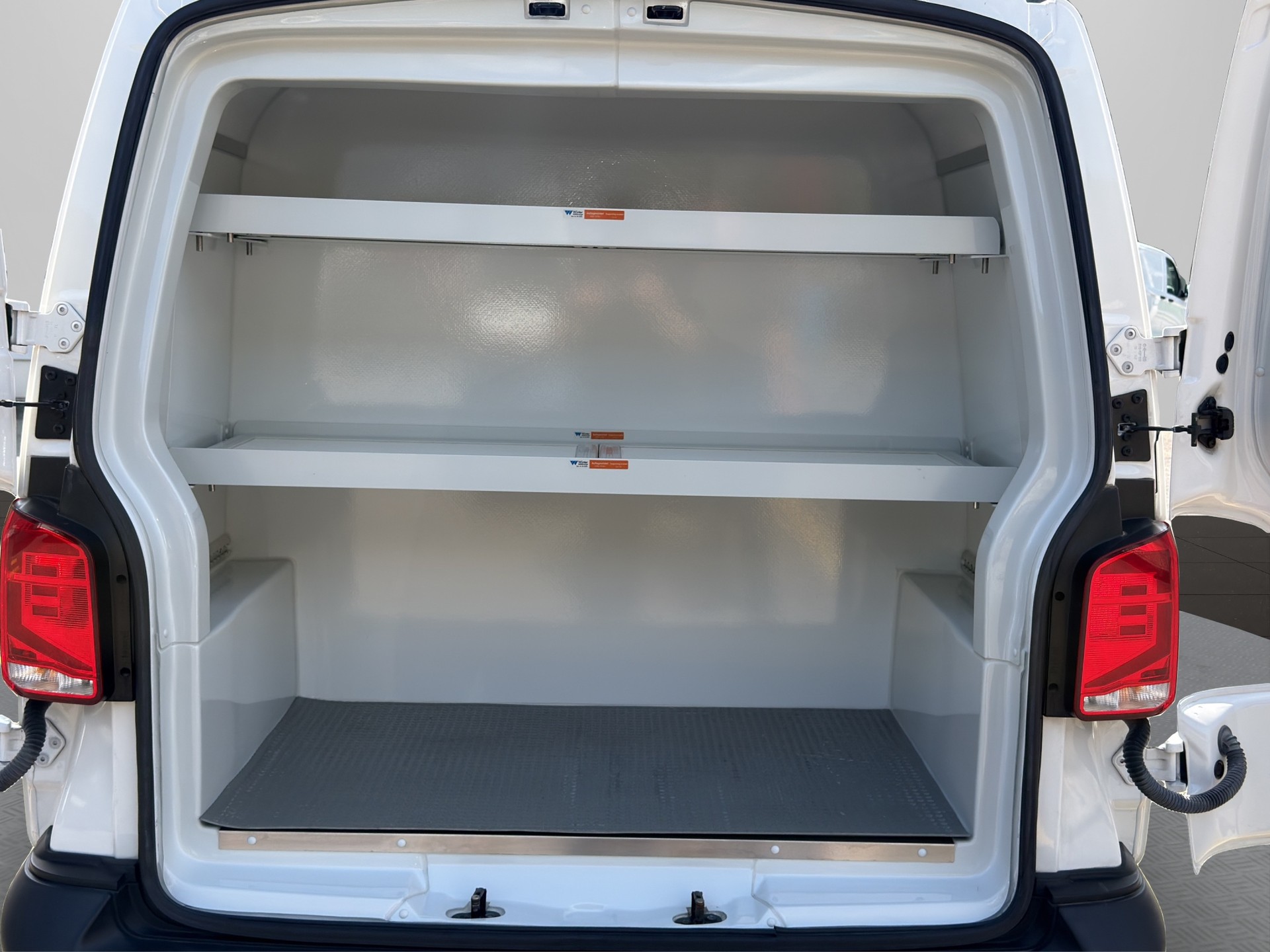 VW T6.1 2.0 TDI Entry-image-6