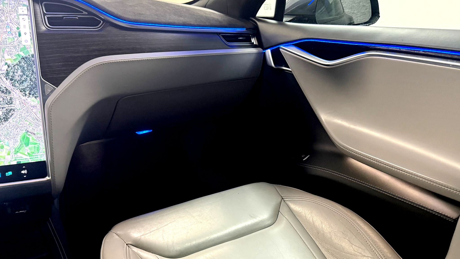 TESLA Model S 90 D Free Supercharger-image-11