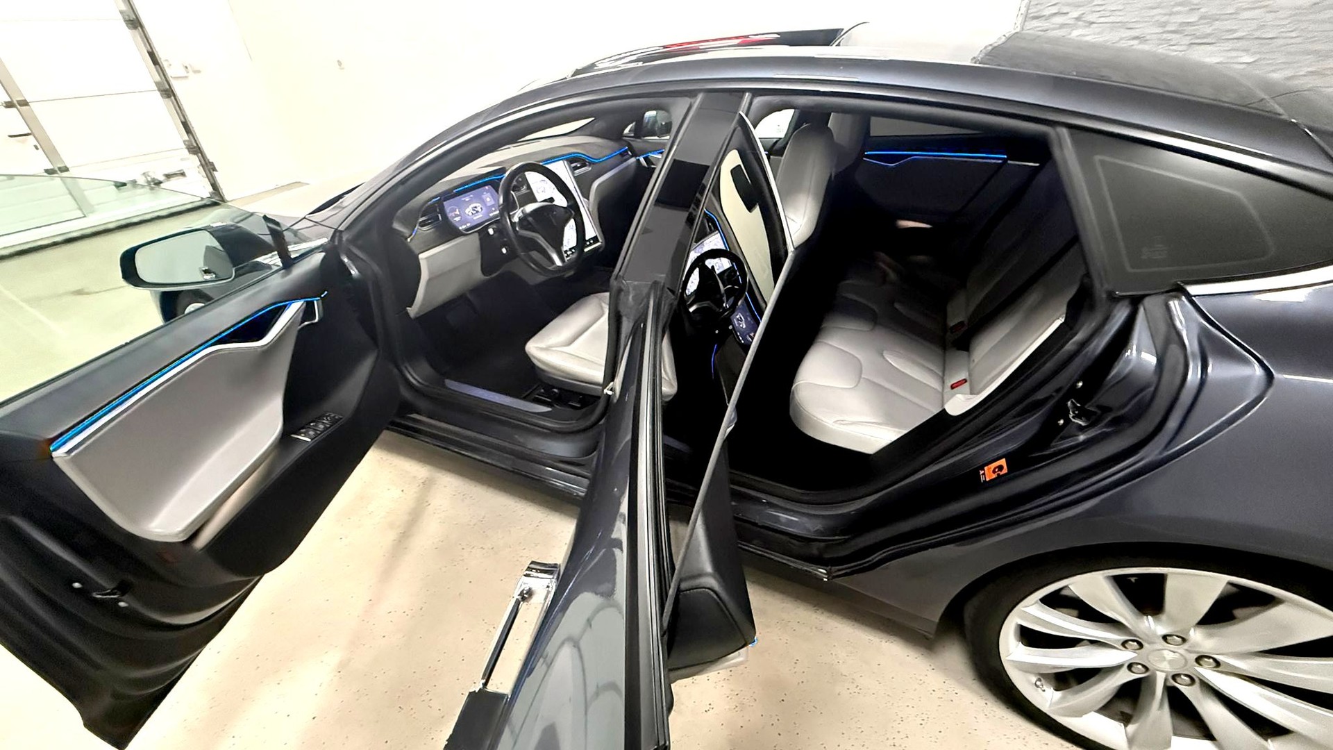 TESLA Model S 90 D Free Supercharger-image-8