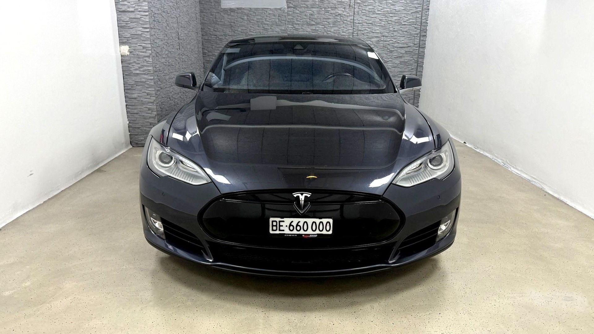 TESLA Model S 90 D Free Supercharger-image-2