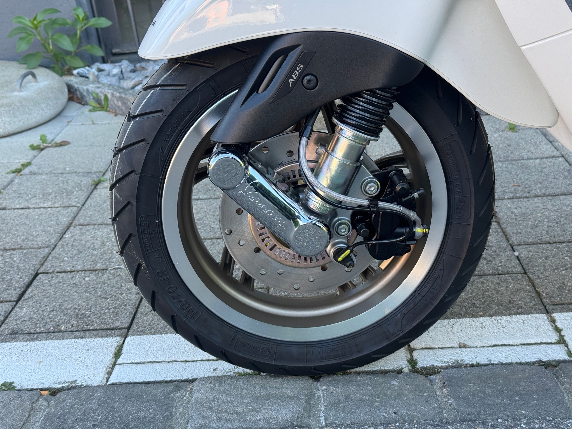 PIAGGIO Vespa 125 Primavera S 2026 Keyless Go & LCD Display-image-2