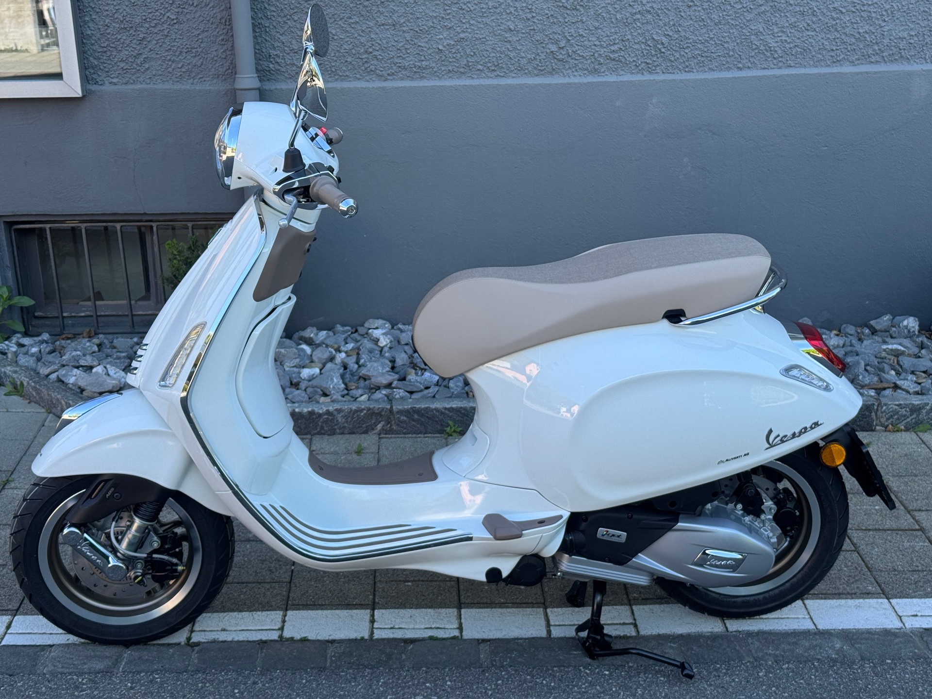 PIAGGIO Vespa 125 Primavera S 2026 Keyless Go & LCD Display-image-1