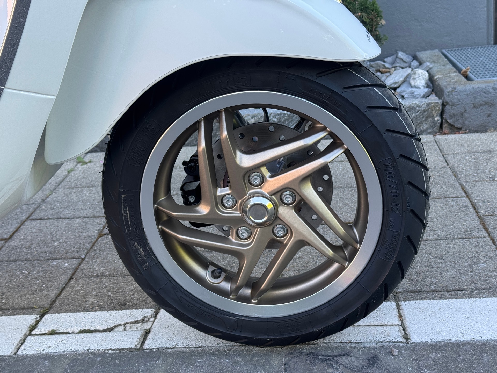 PIAGGIO Vespa 125 Primavera S 2026 Keyless Go & LCD Display-image-12