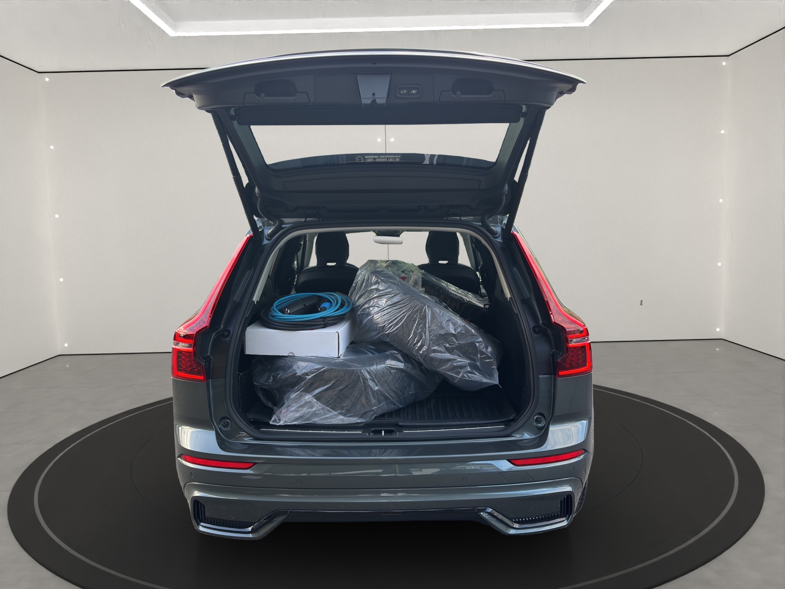VOLVO XC60 2.0 T8 TE Ultra Dark eAWD-showroom-element-3
