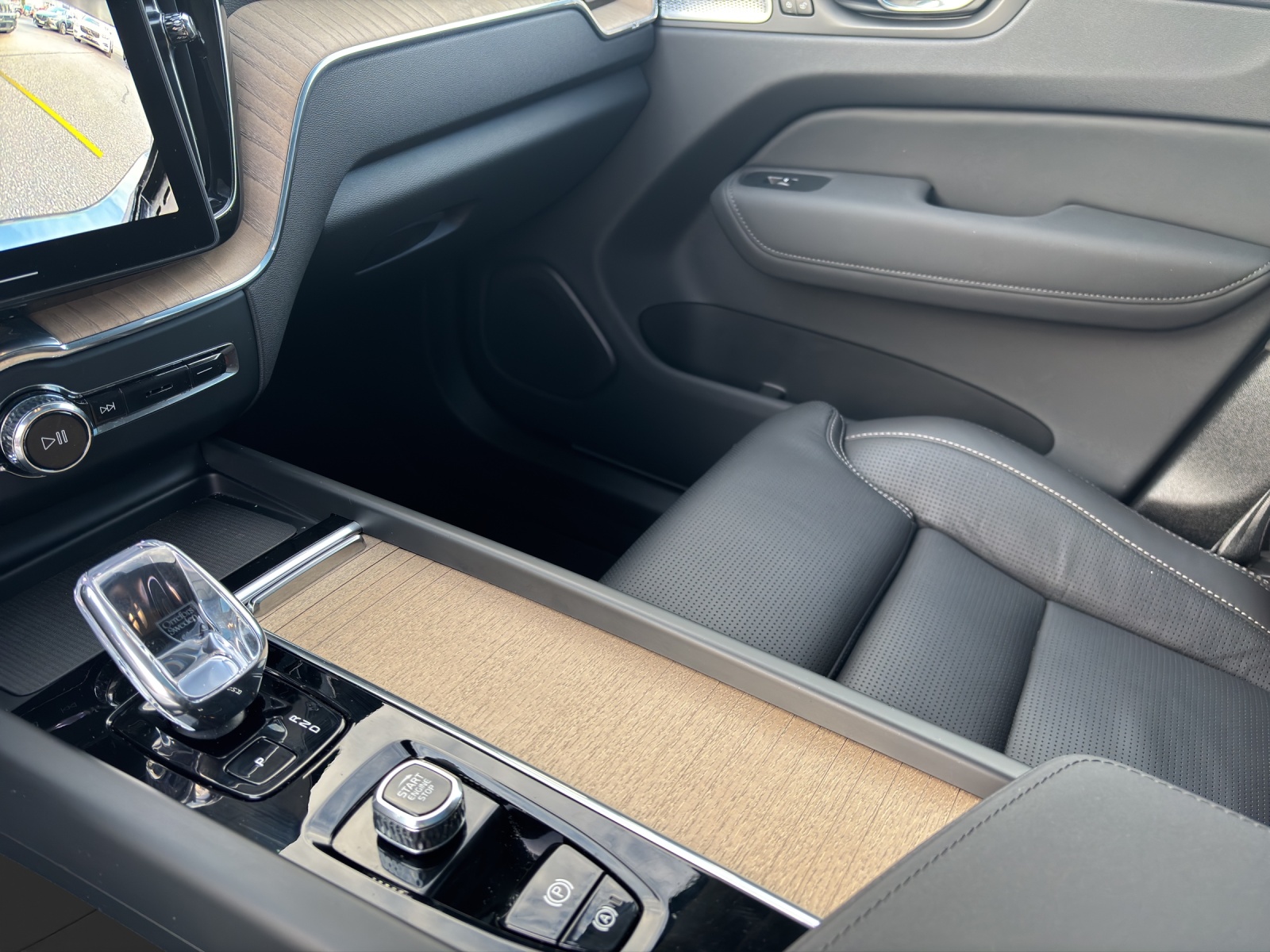 VOLVO XC60 2.0 T8 TE Ultra Dark eAWD-image-7