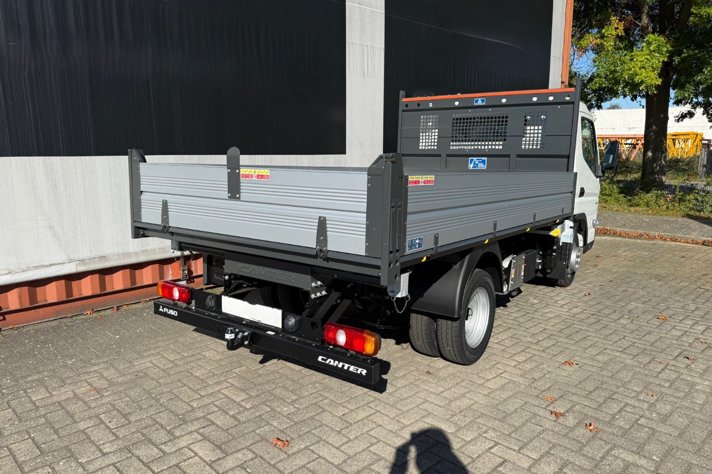 MITSUBISHI FUSO 3C15 Dreiseitenkipper-showroom-element-2