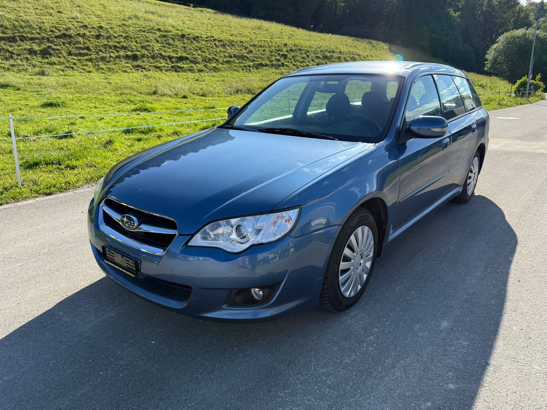 SUBARU Legacy 2.0R AWD Swiss-image-1