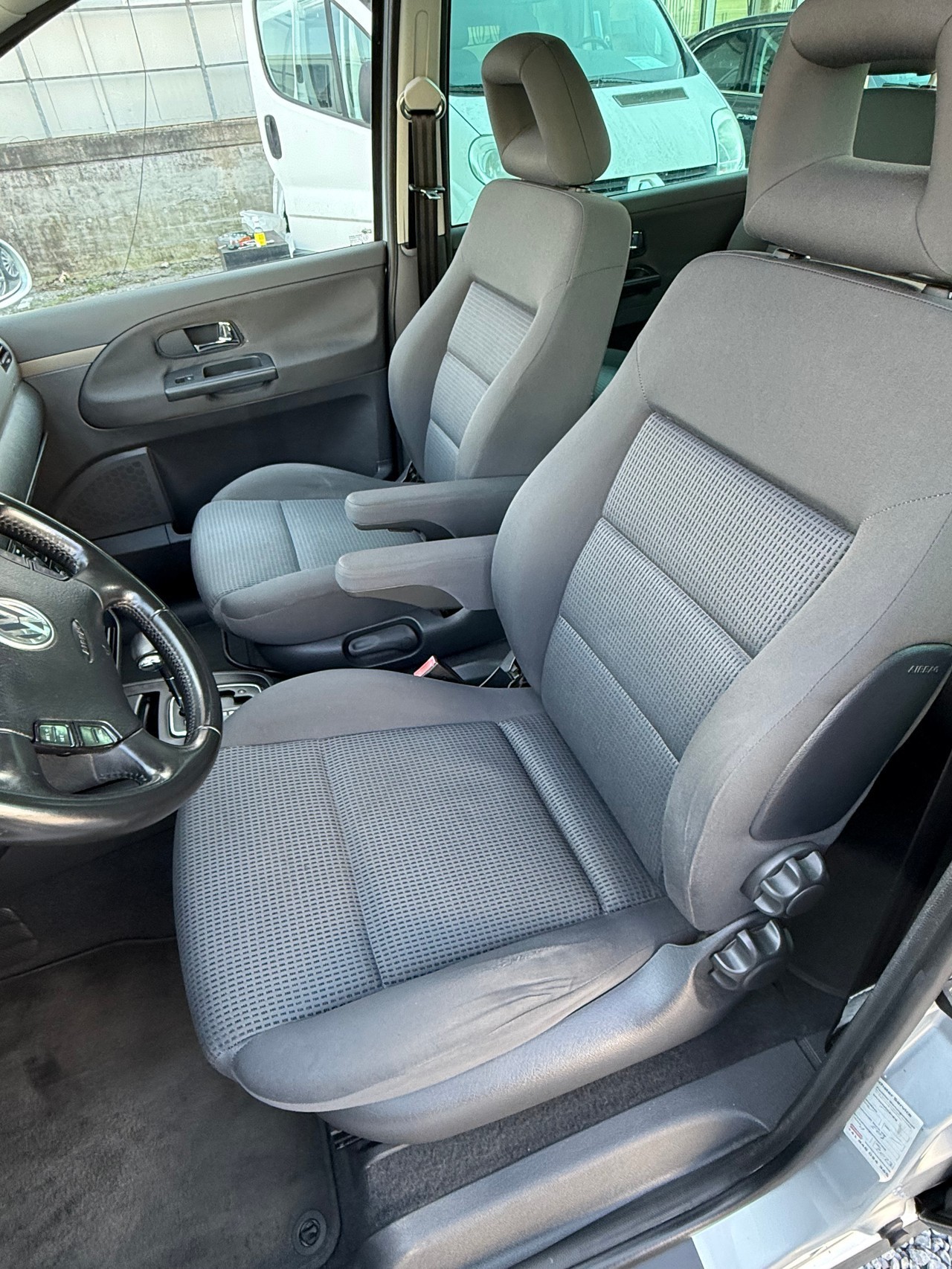 VW Sharan 1.8 T Comfortline Automatic-image-7