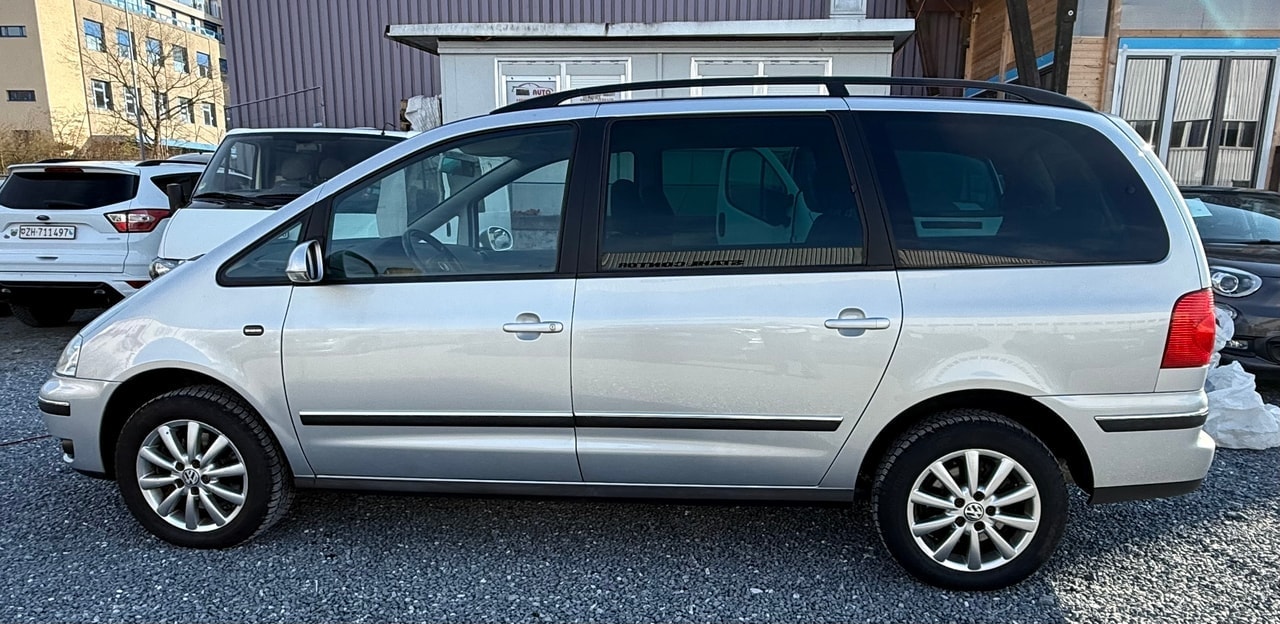 VW Sharan 1.8 T Comfortline Automatic-image-3