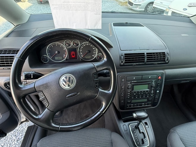 VW Sharan 1.8 T Comfortline Automatic-image-12